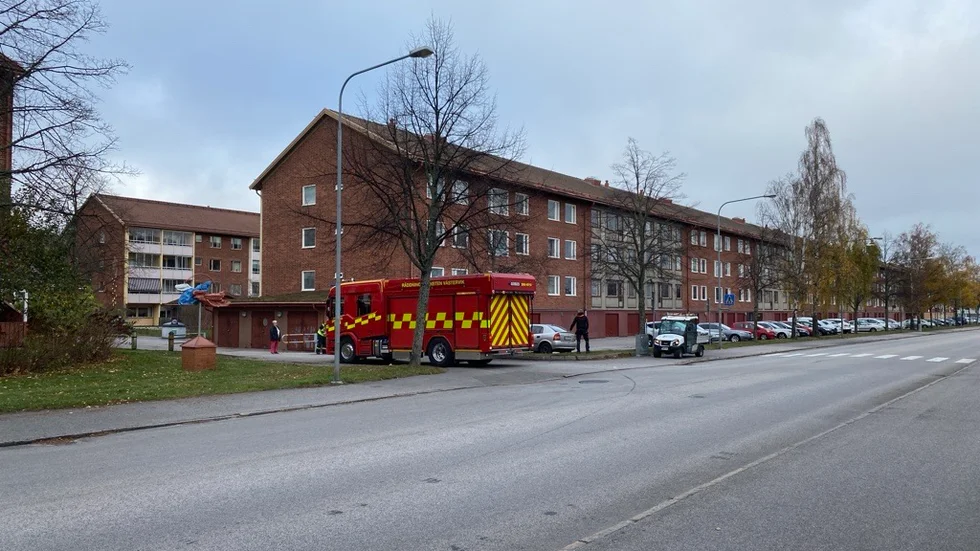 Räddningstjänst fick rycka ut till Lektor Berlins väg efter en singelolycka med en personbil.