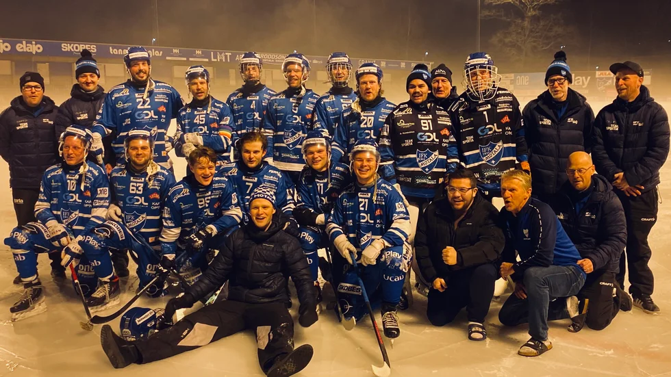 IFK Motalas seriesegrare i division 1 östra 2025. Ett lag som ingen visste så mycket om, men som var seriens bästa lag och nu får spela kval till allsvenskan.