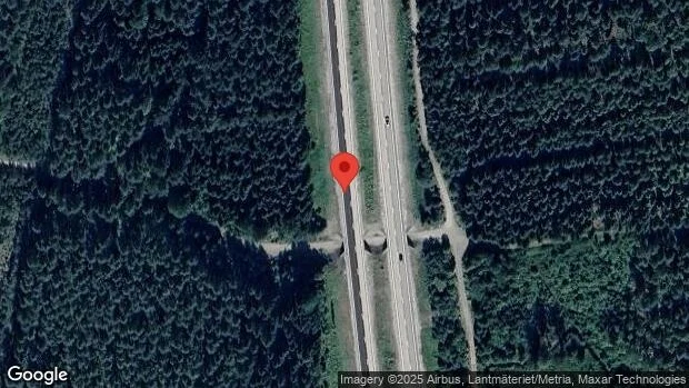 Stillastående personbil stör trafiken på E4
