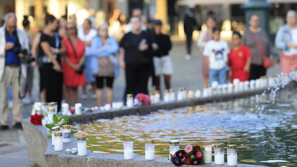 Ljusmanifestation på Rådhustorget i Landskrona för den mördade 14-åriga flickan. Arkivbild.