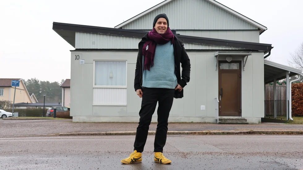 Mikael Emtinger utanför lokalen som en gång i tiden huserade Atariklubben Stacken.