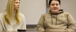 Polis på plats på skolan i Boxholm efter dådet