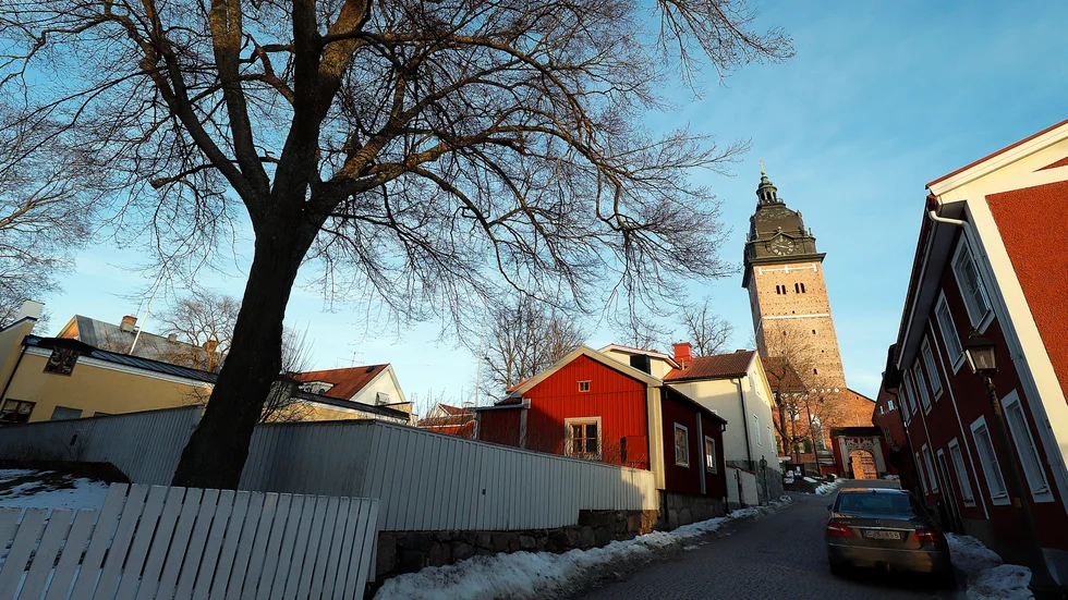 Det är dags att börja ställa frågor om hur våra skattepengar används, skriver signaturen "Gita". På bilden domkyrkan i Strängnäs.