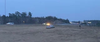 Bil körde i diket vid påfart på E20