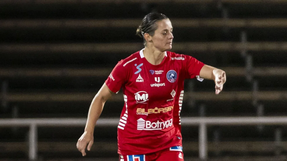 Eshly Bakker sköt i ribban mot Djurgården innan hon blev skadad och tvingades utgå.