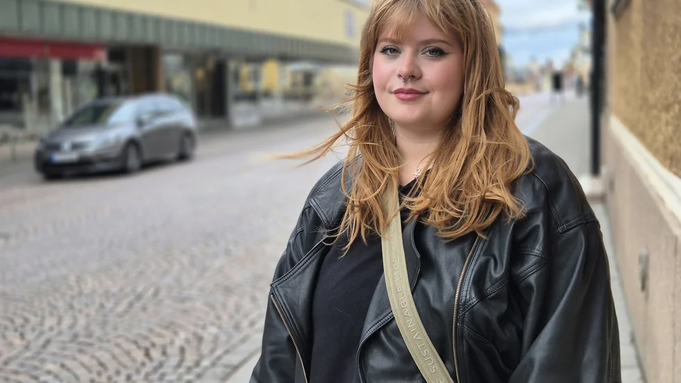 Isabelle Norberg, Vimmerby, har lagt mörkret bakom sig. Reumatism påverkade hennes skolgång, och det ledde till depression och social fobi. Nu mår hon bra och ska bli lärare.