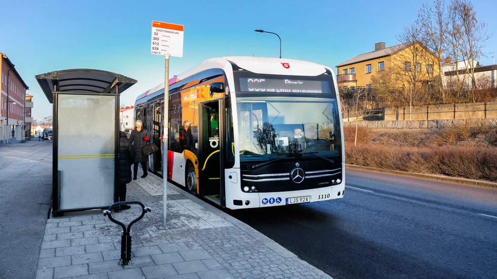 Stadsbuss 305 går sedan hösten 2024 via Drottningplan istället för Stora Torget. En förändring som väckt viss kritik enligt Östgötatrafikens biträdande trafikchef Mattias Näsström.