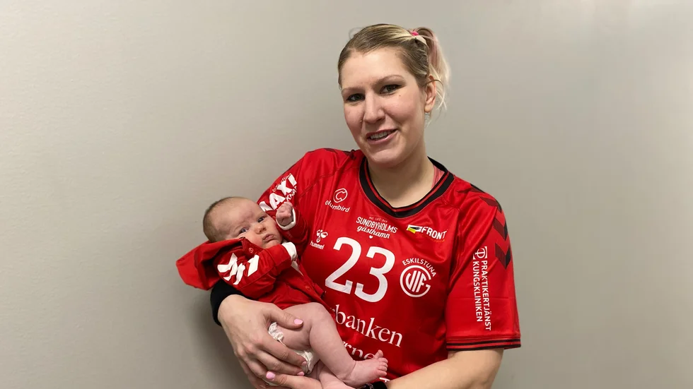 Moa Hjalmarsson tillsammans med dottern Nelli. Vem vet, kanske ser vi även henne i Guifs tröjor i framtiden, precis som sin mamma.