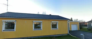 Huset på Trädgårdsgatan 9 i Älvsbyn har bytt ägare två gånger sedan 2023
