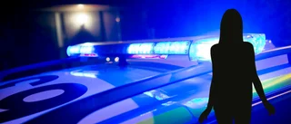 Knivbeväpnad kvinna togs med knark i bilen