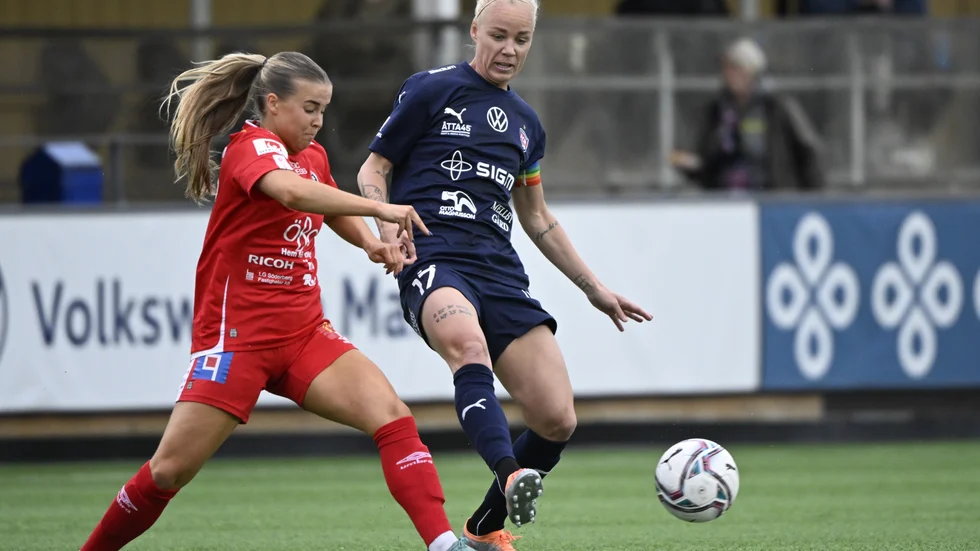 Kif Örebros Amanda Rantanen, till vänster, låg bakom segermålet mot Eskilstuna innan hon tvingades utgå skadad. Arkivbild.