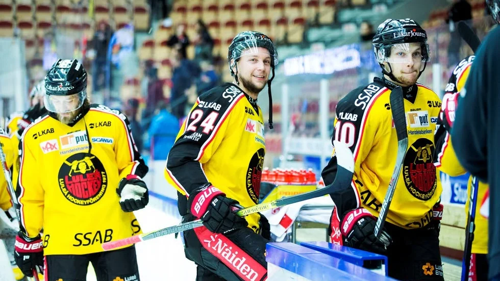 Johan Harju (mitten)