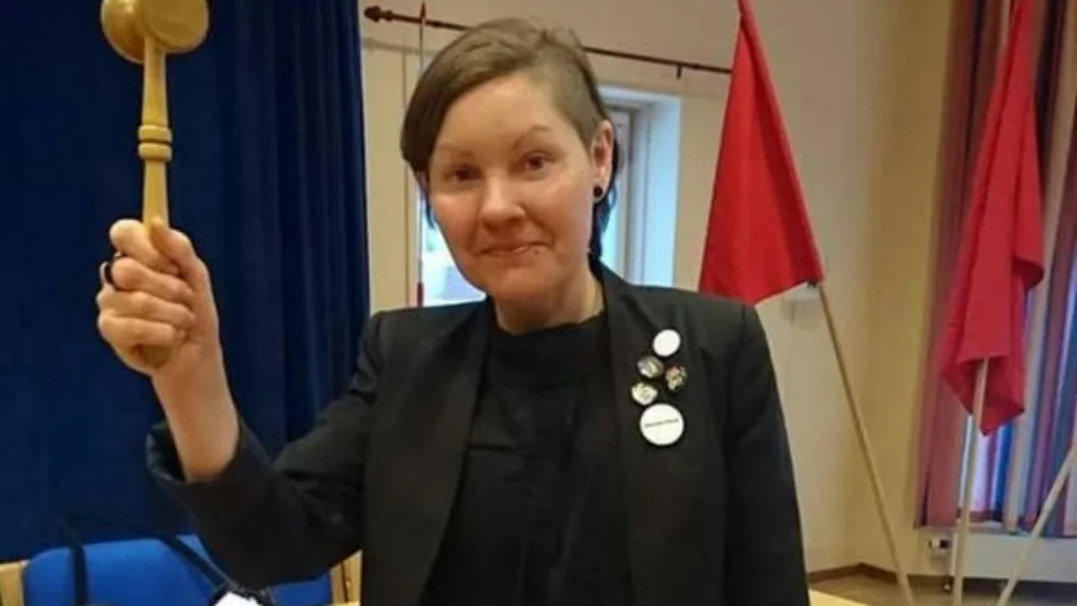 Klubbad. Ett nytt ansikte i kirunapolitiken klubbades igenom i söndags. Mari Zakariasson, Vittangi, tar över ordförandeklubban för s-föreningen i Kiruna och efterträder därmed Emilia Töyrä. Det är en erfaren politiker som ger sig in i valrörelsen.
