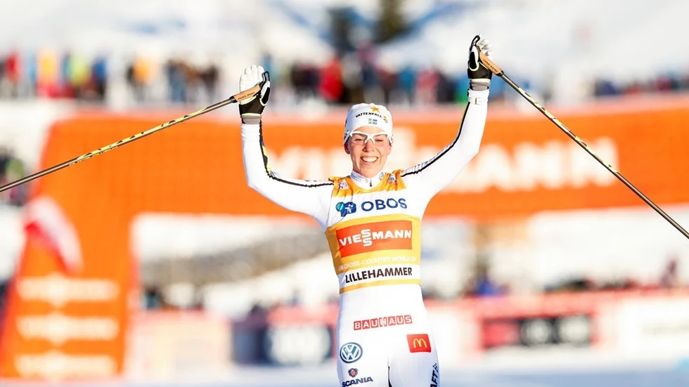 Lillehammer  20171203.
Sveriges Charlotte Kalla vinner. Fra Skiathlon langrenn for kvinner i verdenscupen i nordiske grener i Lillehammer søndag.
Foto: Terje Bendiksby / NTB scanpix / TT / kod  20520