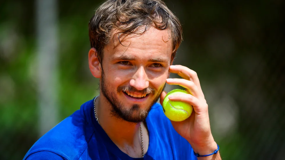 Daniil Medvedev under söndagens träningspass i Genève, inför den här veckans ATP-turneringen i den schweiziska staden.