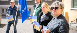 De manifesterar för Ukraina en gång i veckan • ”Försöker orka vara lika uthålliga som ukrainarna”
