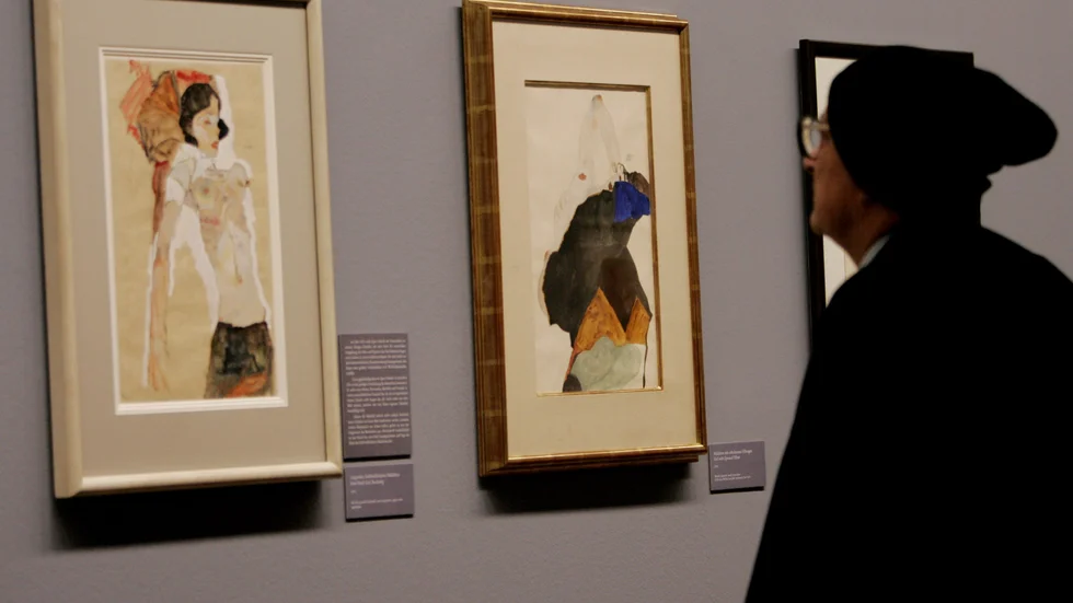 Besökare tittar på expressionisten Egon Schieles konst. Arkivbild.