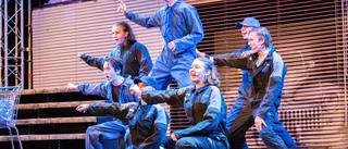 Rivalitet och tonårskärlek i musikgymnasiets musikal – se filmklippen från den bejublade föreställningen
