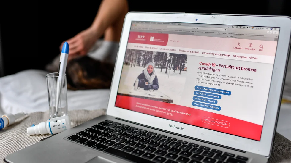 Tre månader efter att 1177 började drivas i egen regi hamnade vi mitt i en pandemi och vart tror hen att man som patient ringer? skriver "Trött på att politiker styr vården".