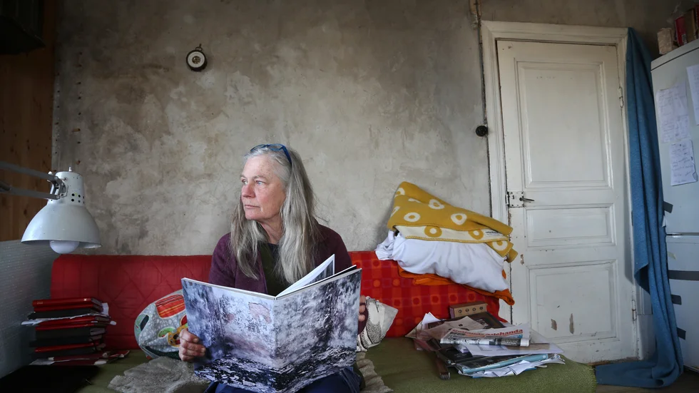 Catharina Gotby bor största delen av året i huset mellan heden och himlen på Fårö. Branden orsakade en krisreaktion, men resulterade också i en bok – ett avslut för att skapa något konstruktivt av det som hände.