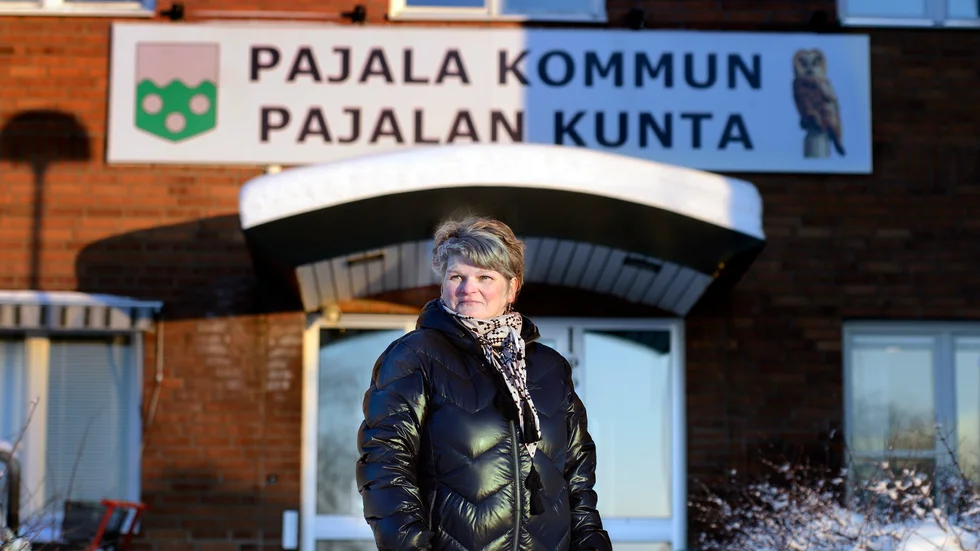 "Vi jobbar mycket mot Finland,", säger Pajalas sektorchef Mervi Kostet om akutläget i omsorgen inför sommaren.