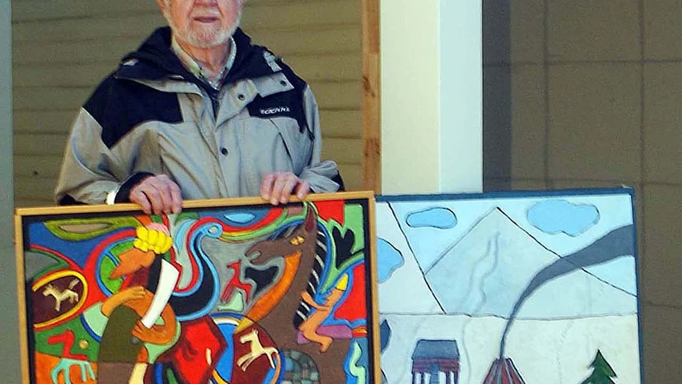Välkände konstnären och mångsysslaren Olle Martinsson i Arvidsjaur  fyllde nyligen 90 år. Men fortsätter ändå att producera konst.