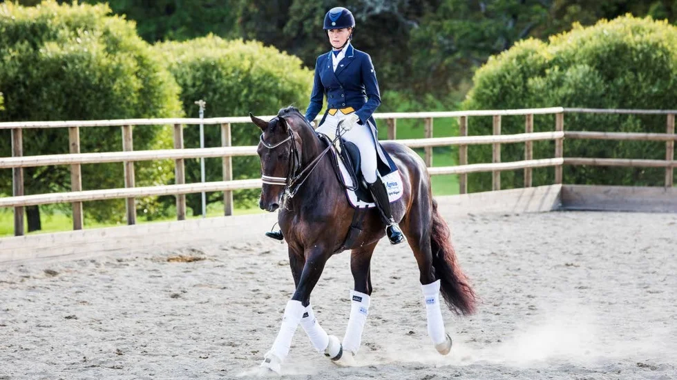 Emelie Brolin och Miss Copper är på tävlingsbanan igen.  Kanske är en GP-debut inte långt borta.