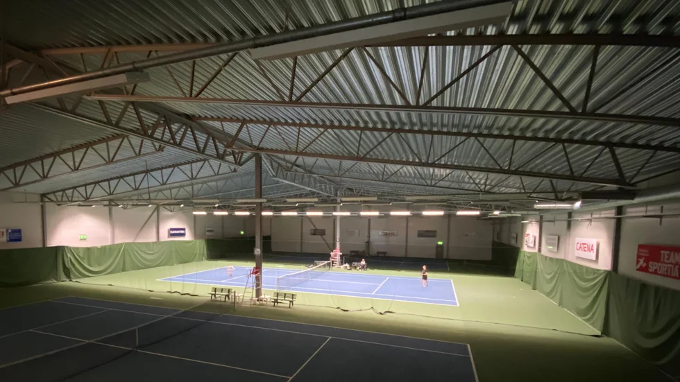 Nyköpings Tennisklubb kommer att på prov göra om en av tre tennisbanor till fyra pickleballbanor. 