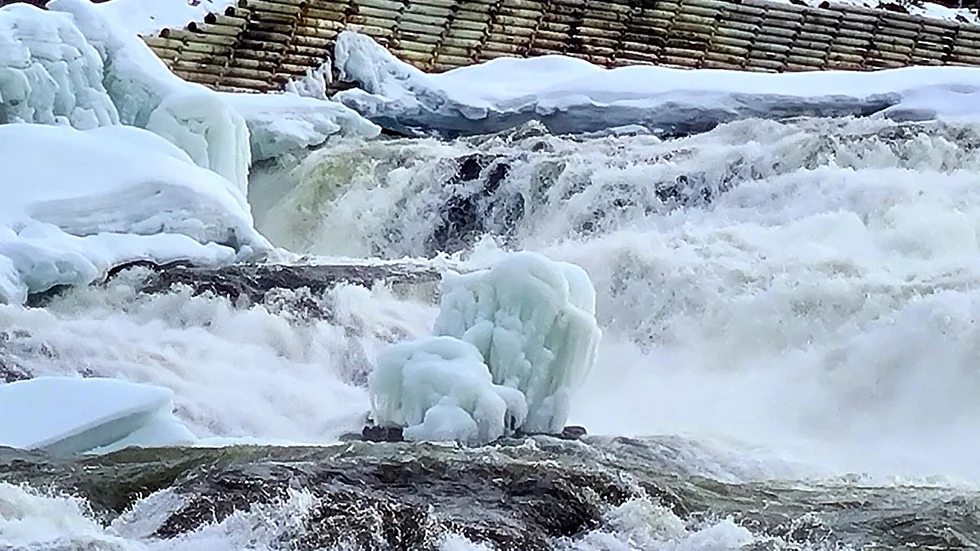 Islossning på gång i Storforsen.