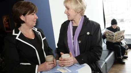 Mona Sahlin och Margot Wallström är duktiga kvinnliga ledare. Nu måste hetsjakten på Mona Sahlin få ett slut, skriver Hanna Westerén.