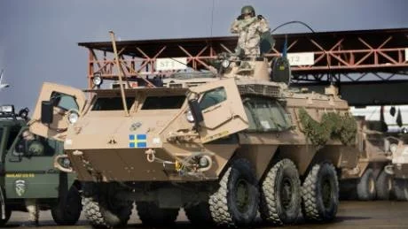 Ingen vill bli den siste som dör för en talibansk kula eller vägbomb, men som de ansvariga i Sverige för närvarande spelar korten kan det mycket väl bli en svensk.