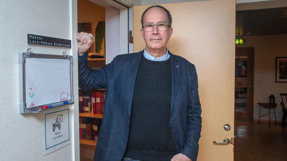 Lars-Håkan Andersson, rektor på Sandbackaskolan, har fått ett övervägande om att varnas för ett flertal punkter där arbetsgivaren anser att rektorn brustit. (Arkivbild)