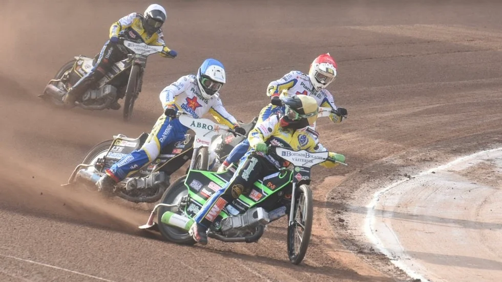 Västervik vann första derbyt mot Dackarna. Nu möts lagen på tisdag i Västervik.