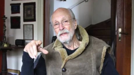 Upprörd konstnär. Björn Erling Evensen är upprörd över att stölden aldrig blev polisanmäld. Detta schabbel drabbar ju de människor som flanerar i stadsmiljön, säger han.