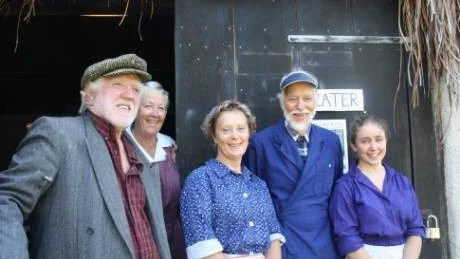 Bottarveteaterns ensemble. Från vänster: Göthe Carlsson, Gusti Larsson, Annika Lindblom, Roland Olsson och Hanna Bylund.Foto: Emelie Bergbohm
