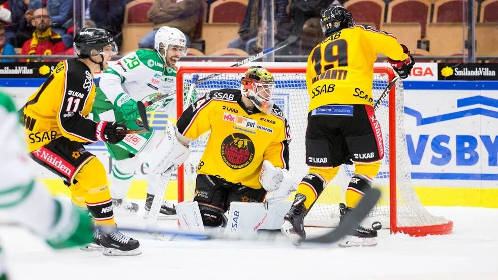 Tillbaka. Joel Lassinantti tar plats i målet efter två matcher i båset.