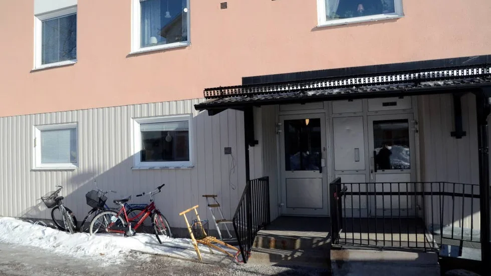 VATTNET. Det var i en fastighet på Norskavägen som pappan bodde när han blev sämre.
