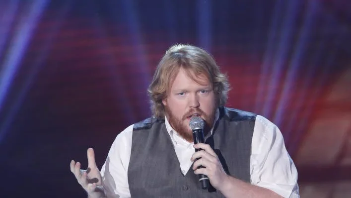 Martin Almgren, från Idol, finns med under föreställningen.