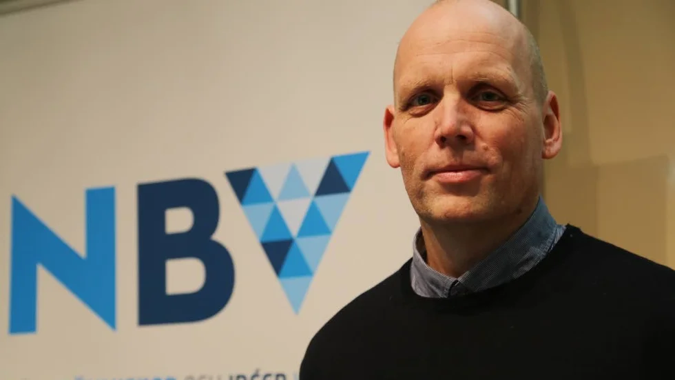 HAN BRYR SIG. Christian Lewander är verksamhetsutvecklare på NBV, Nykterhetsrörelsens bildningsverksamhet, vilket är en del av projektet ”Vem bryr sig?”, vars mål är att få bukt med det utbredda droganvändandet.