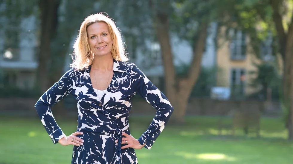 "Jag tycker generellt att det behövs mer feelgood, både på Gotland och andra ställen. Sedan är inte allt sockersött och rosakimrande, men man lämnar oftast böckerna med ett hoppfullt slut. Man behöver lite ljus när det är mörka tider", säger författaren Kristin Emilsson.