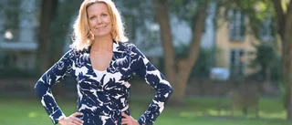 Hon skriver feelgood i gotländsk semestermiljö • ”Sedan är inte allt sockersött och rosakimrande”