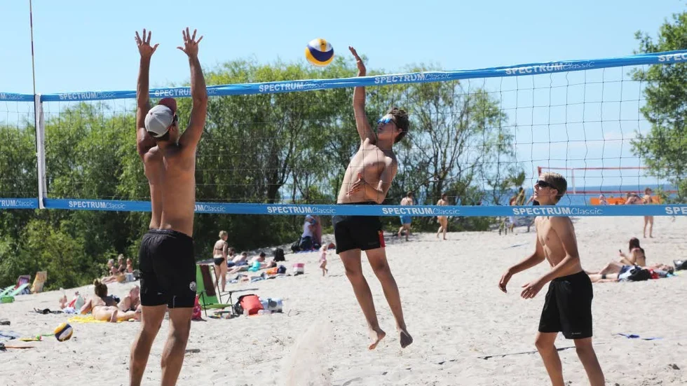 Tävlingsklädsel inom beachvolleyboll väcker debatt 