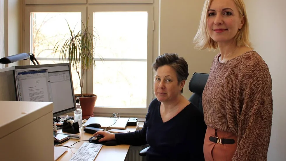Anna Hallin och Alma Zenunovic arbetar med tillsyn vid samhällsbyggnadsförvaltningen.