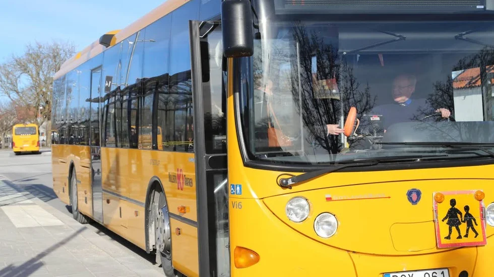 En 80-årig man döms efter att ha slagit till en 12-åring vid en busskur.