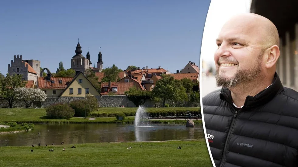 På fredag får gotlänningarna se den fem meter breda och två meter höga #ilovevisby-skylten för första gången.