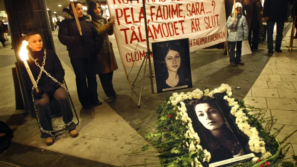 Det har gått mer än 17 år sedan Fadime Sahindal mördades. Bilden togs vid en manifestation på treårsdagen år 2005.
