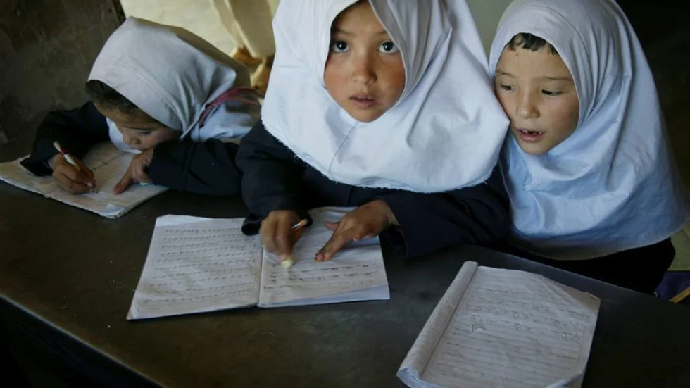 Flickor i skolan. I Heratprovinsen väster om Kabul.