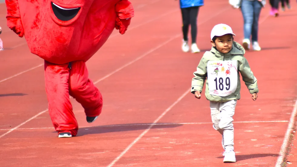 Milo Björklund spurtade till och med ifrån paprikan på upploppet. Starkt gjort av en 4-åring.