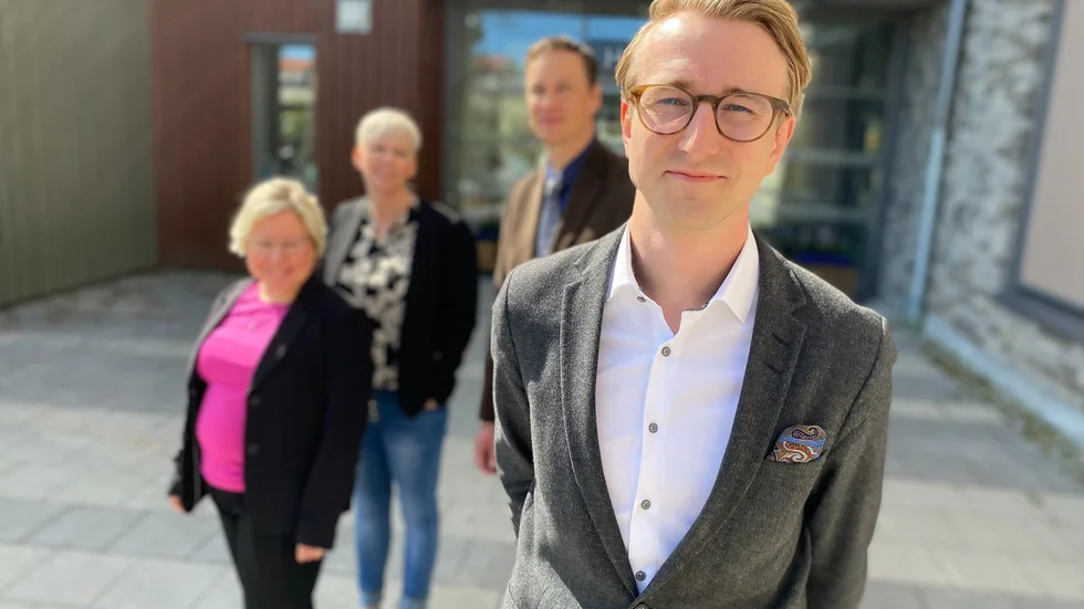 C-delegation besökte Tallkronanskolan i Luleå under tisdagen. "Kul att se en så fin skola. Framförallt intressant kring modersmålsundervisningen, som är utmanande i många kommuner i dag", säger Fredrik Christensson. I bakgrunden: riksdagsledamot Linda Modig, rektor Patricia Norberg och Arne Nykänen, ledamot i barn- och utbildningsnämnden.  