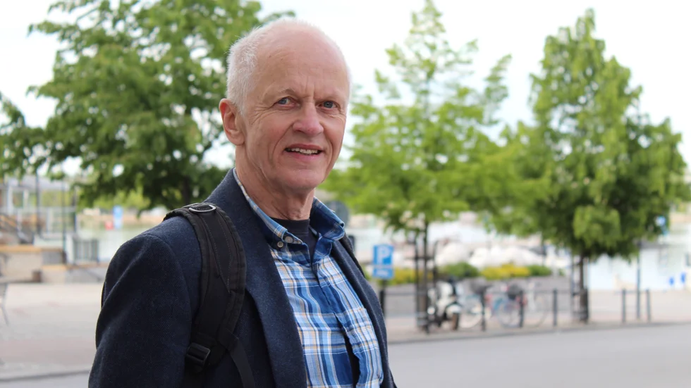 Leif Svensson (V) Vänsterpartiet, vill att Västervik prövar ett nytt grepp för att få bukt med ungdomar som inte lyckas få godkända gymnasiebetyg: att helt enkelt slopa betygen. "Någon måste börja", säger han.